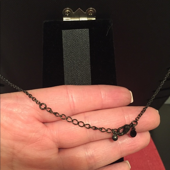 Black & White Necklace & Earring Set - Picture 4 of 8